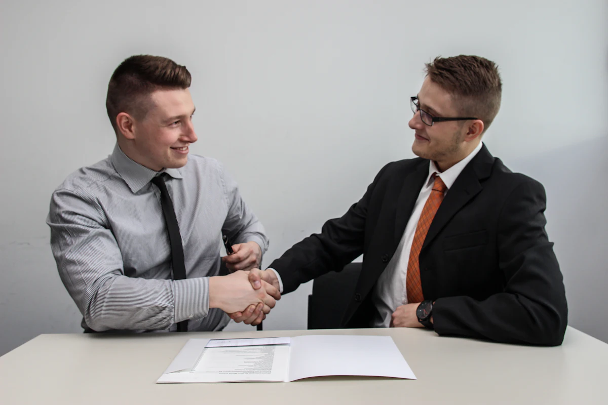 Vendre à un acheteur professionnel : comment ça marche, avantages et limites